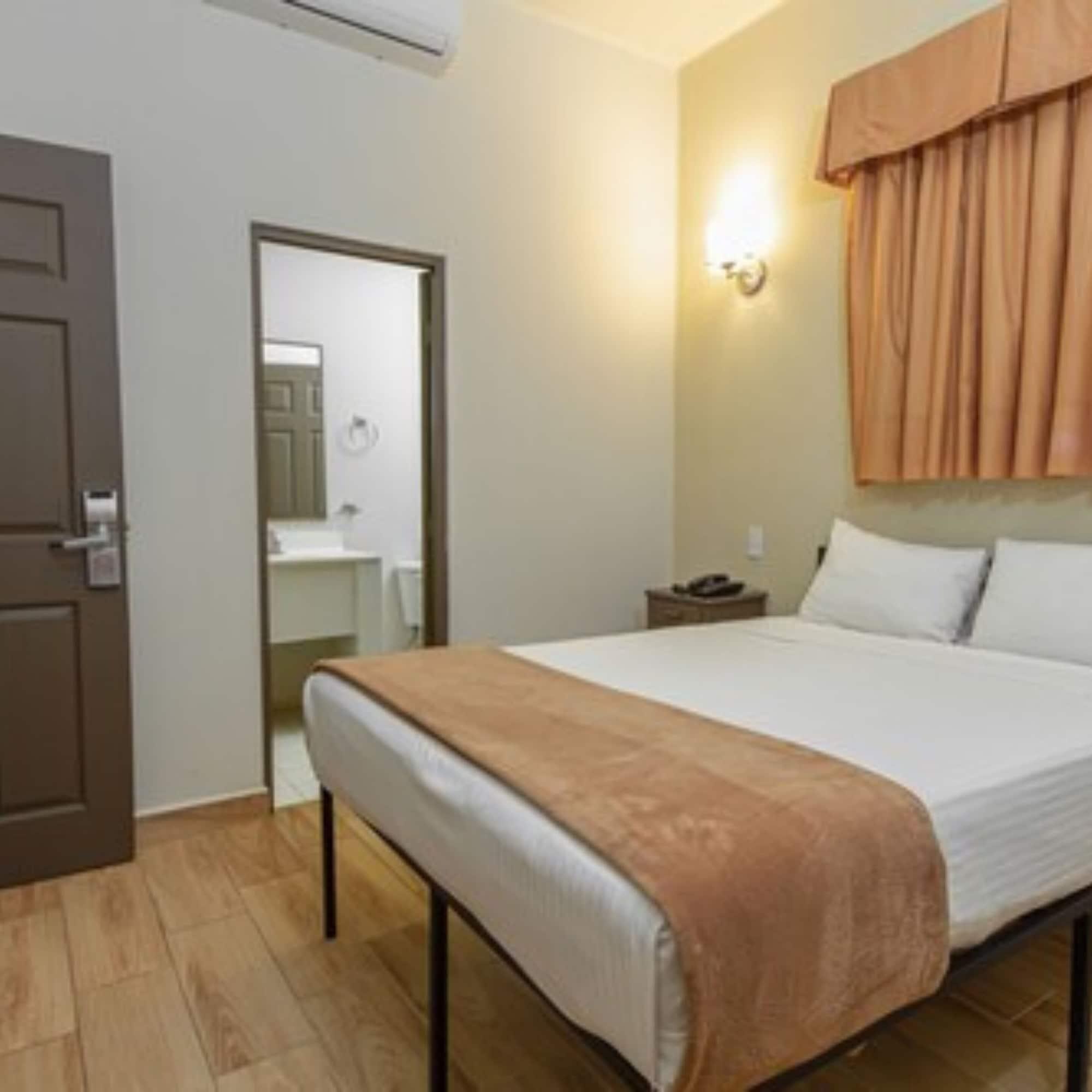 Hotel Plaza Del Arco Express Монтеррей Екстер'єр фото