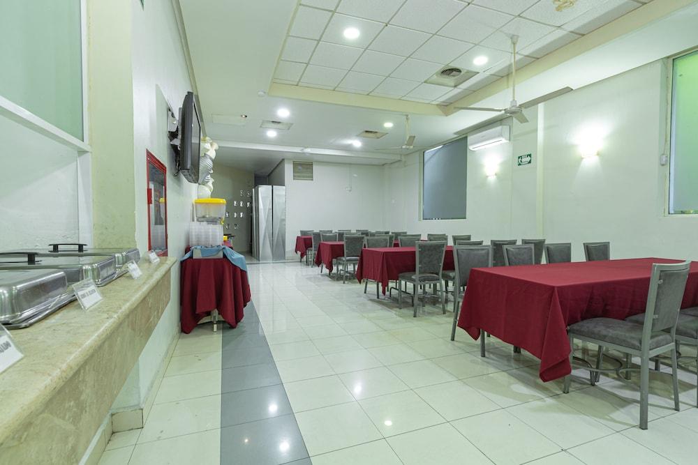 Hotel Plaza Del Arco Express Монтеррей Екстер'єр фото