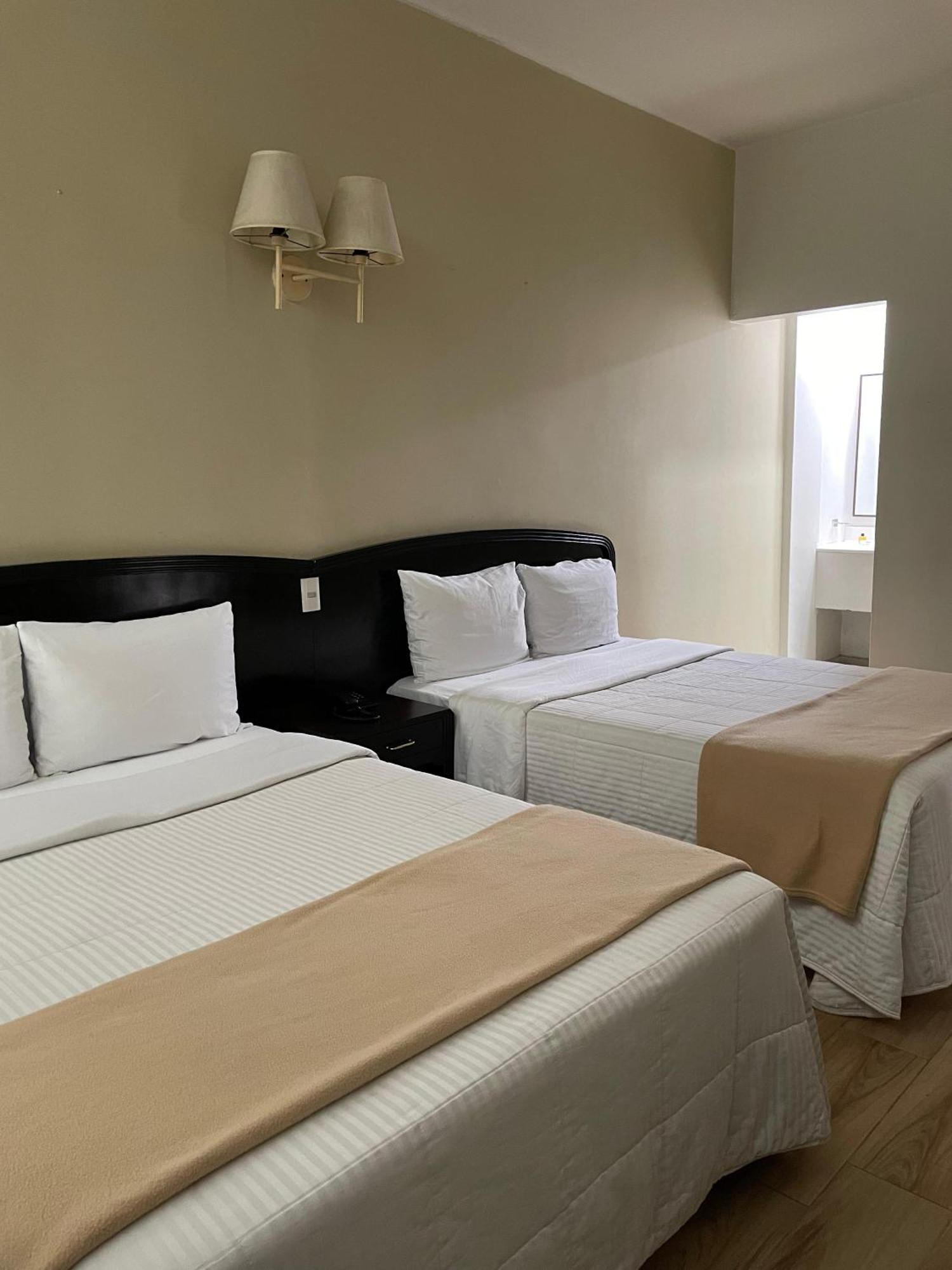Hotel Plaza Del Arco Express Монтеррей Екстер'єр фото