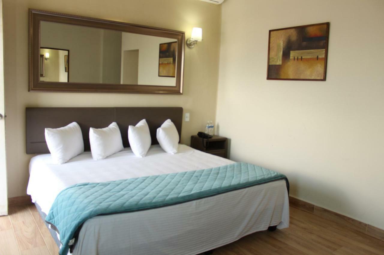 Hotel Plaza Del Arco Express Монтеррей Екстер'єр фото