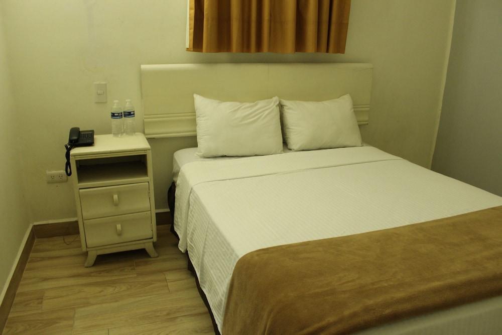 Hotel Plaza Del Arco Express Монтеррей Екстер'єр фото